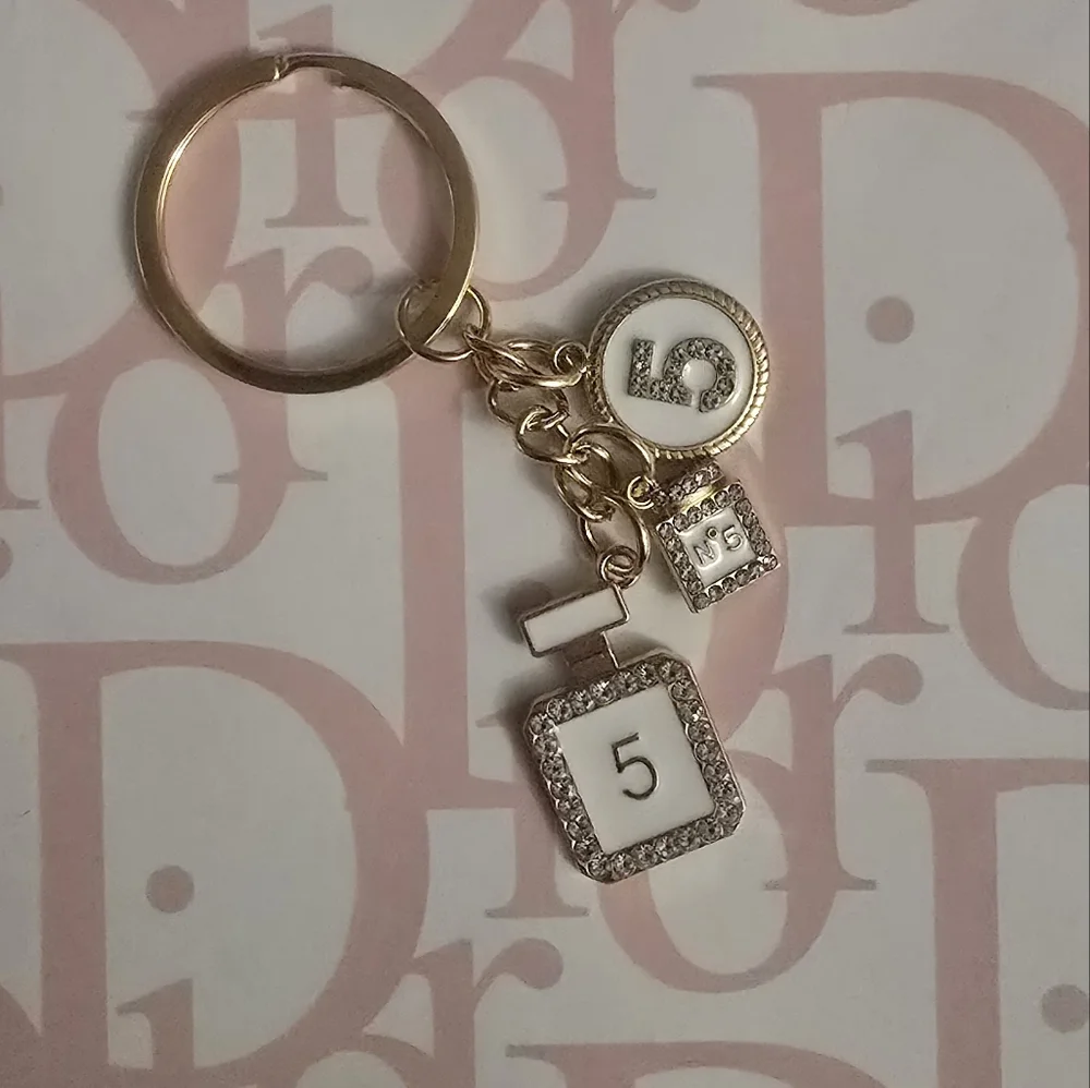 Beautiful small Parfum Bottle Bag charm/Keychain New - Picture 3 of 7